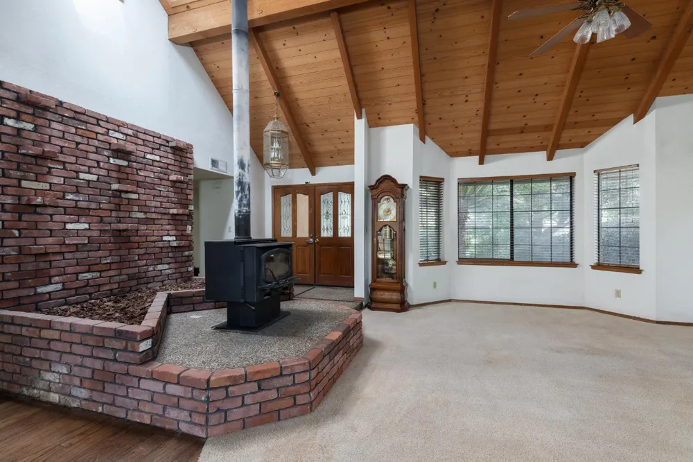 2038 Rall Avenue Clovis, CA 93611