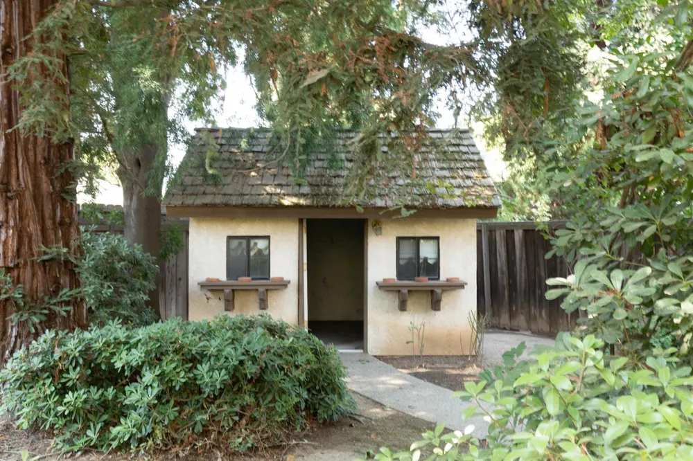 2038 Rall Avenue Clovis, CA 93611