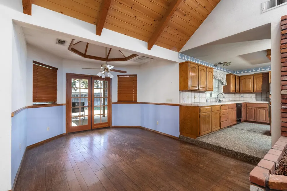 2038 Rall Avenue Clovis, CA 93611