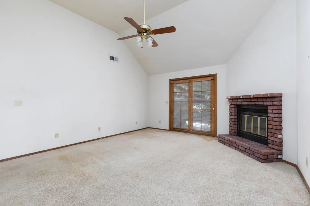 2038 Rall Avenue Clovis, CA 93611
