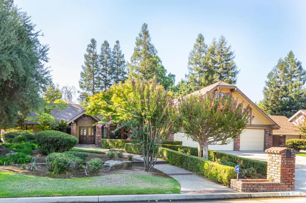 2038 Rall Avenue Clovis, CA 93611