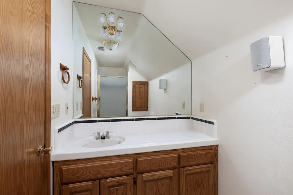 2038 Rall Avenue Clovis, CA 93611
