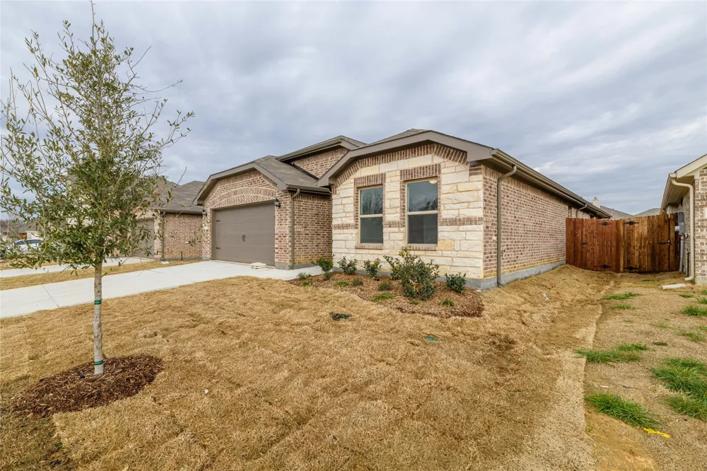 635 Frio Lane Aubrey, TX 76227