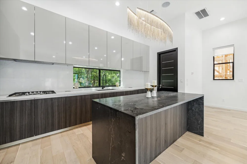 713 Memorial Heights Drive Houston, TX 77007