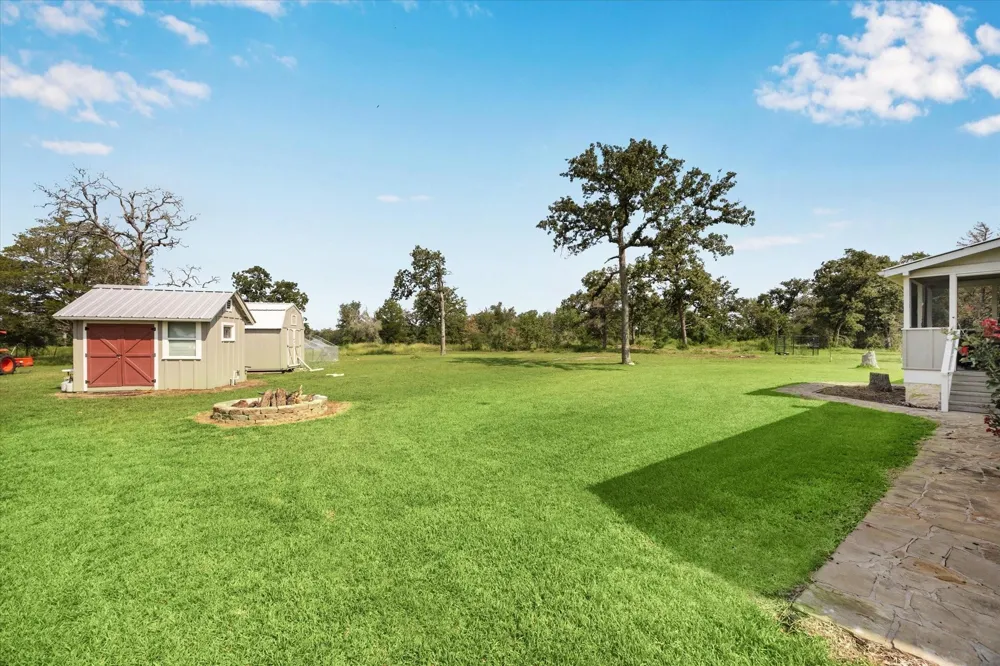 350 Floyd Lane Round Top, TX 78954