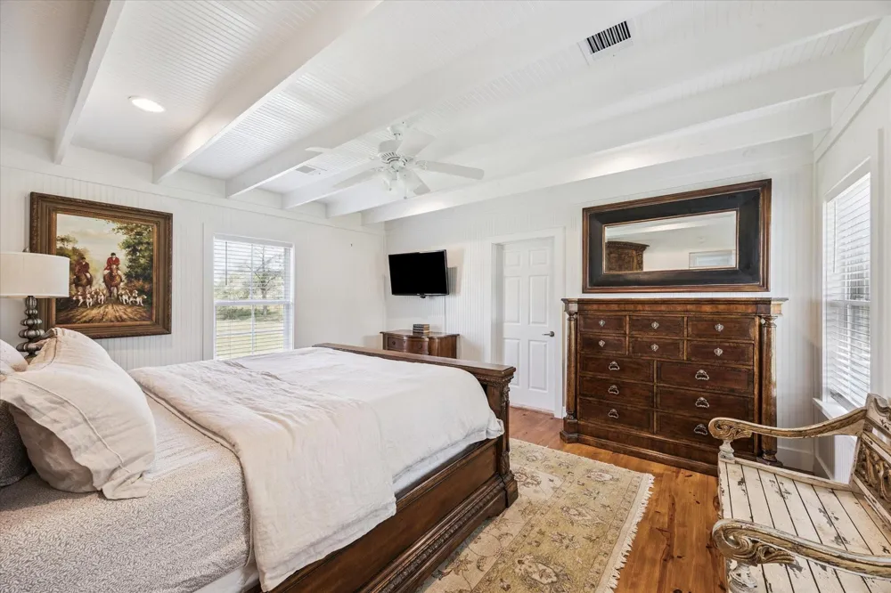 350 Floyd Lane Round Top, TX 78954