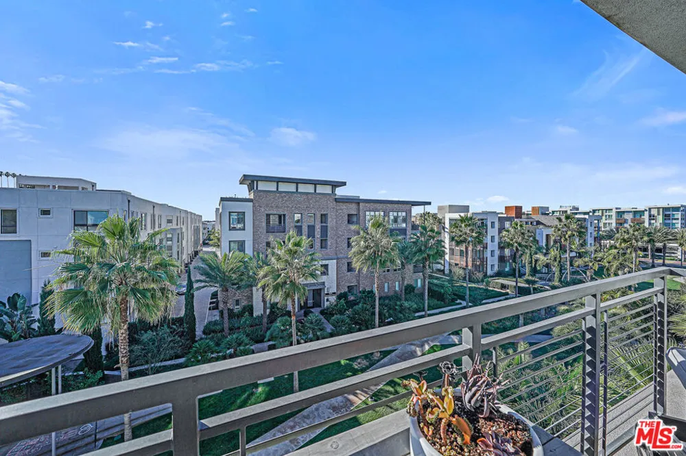 5827 Meadowlark Place #3 Playa Vista, CA 90094