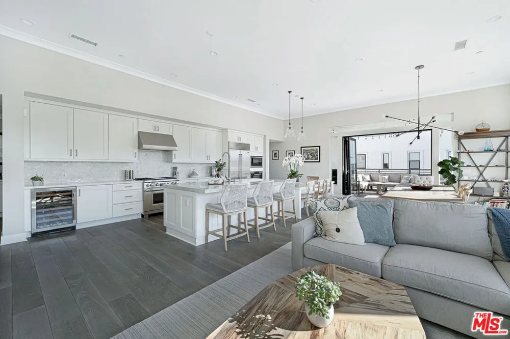 5827 Meadowlark Place #3 Playa Vista, CA 90094