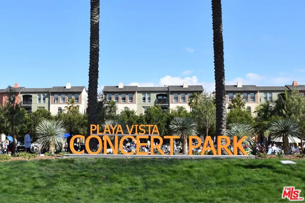 5827 Meadowlark Place #3 Playa Vista, CA 90094