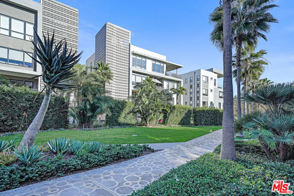 5827 Meadowlark Place #3 Playa Vista, CA 90094