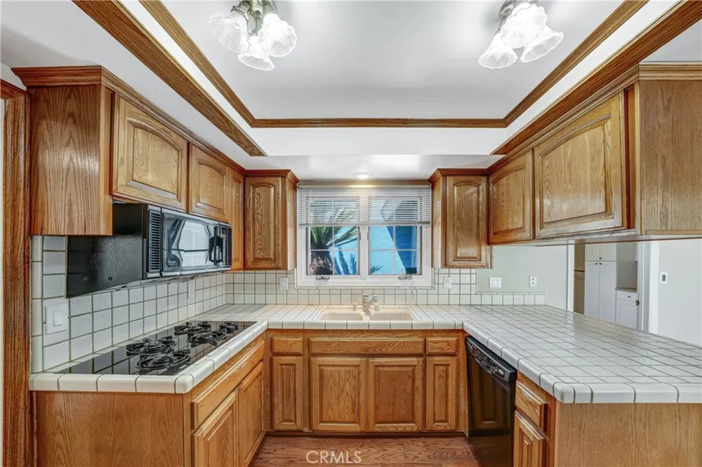 16596 Redwood Cr. Fountain Valley, CA 92708