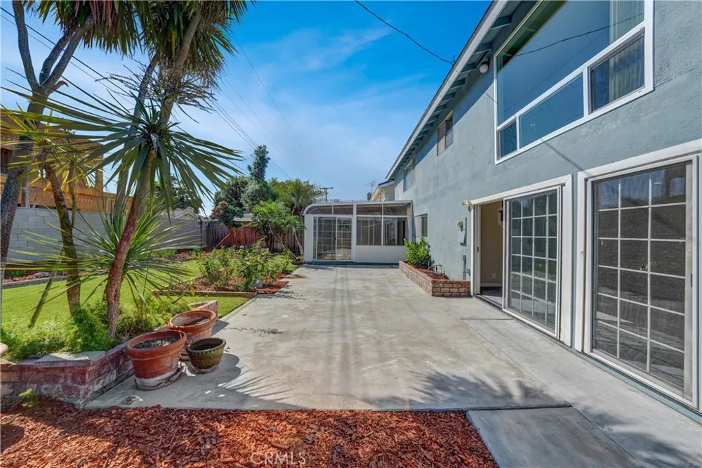 16596 Redwood Cr. Fountain Valley, CA 92708