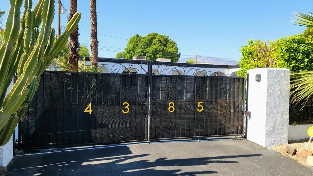 4385 E Paseo Caroleta Palm Springs, CA 92264