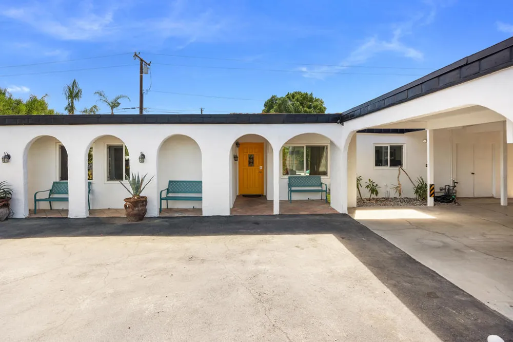 4385 E Paseo Caroleta Palm Springs, CA 92264