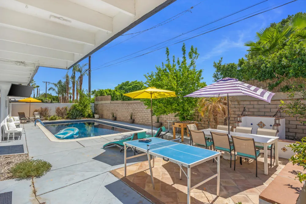 4385 E Paseo Caroleta Palm Springs, CA 92264