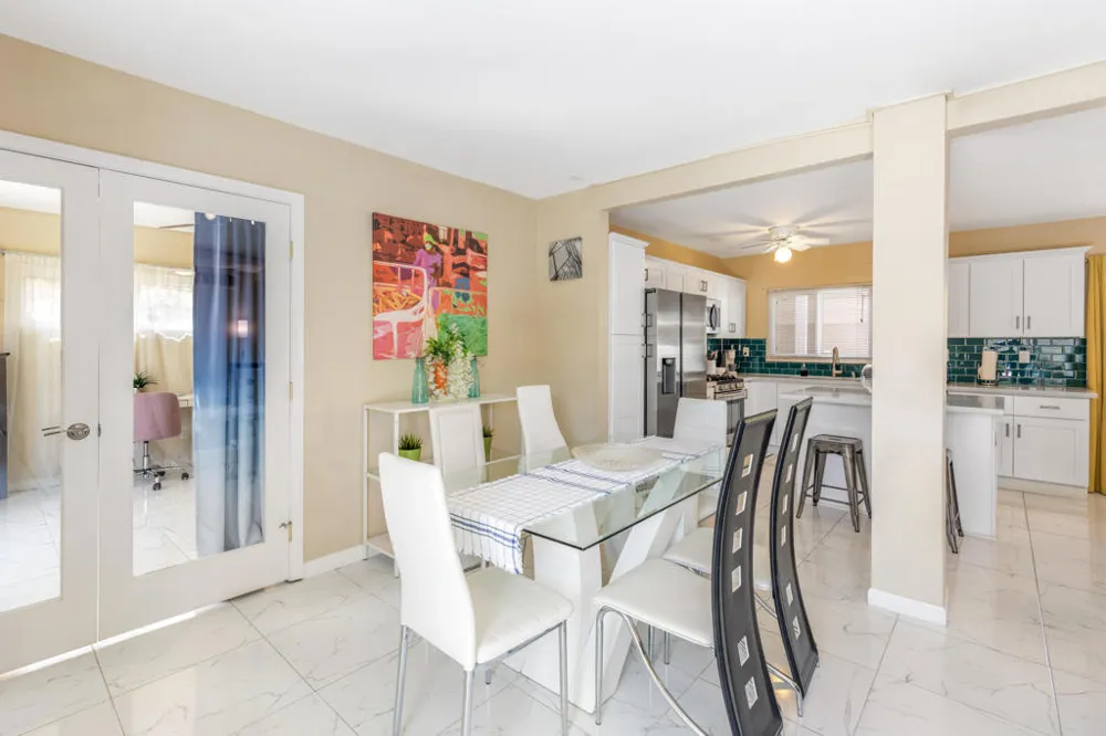 4385 E Paseo Caroleta Palm Springs, CA 92264