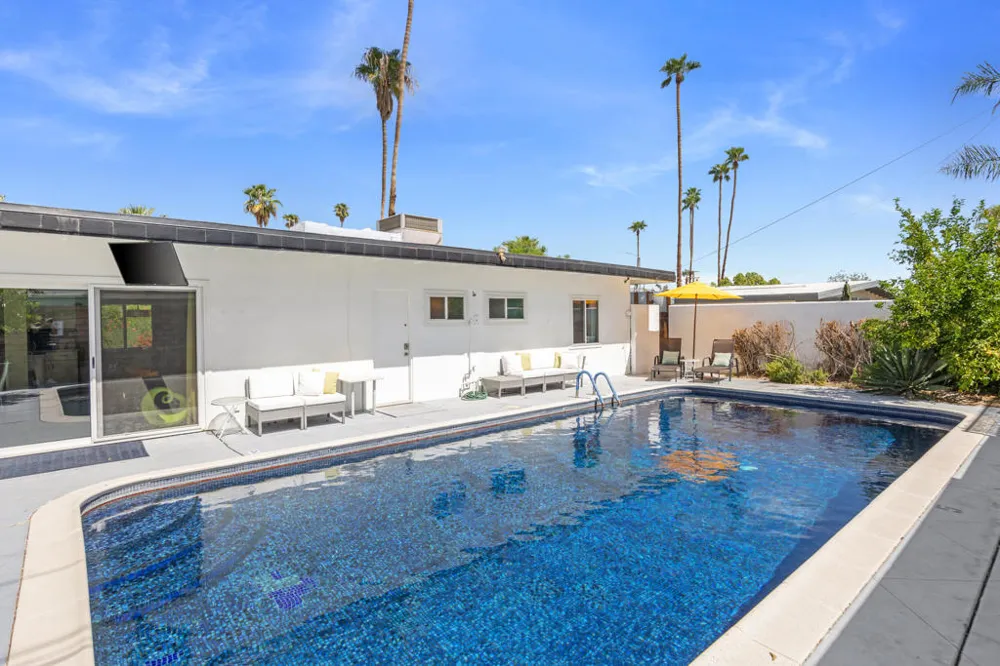 4385 E Paseo Caroleta Palm Springs, CA 92264