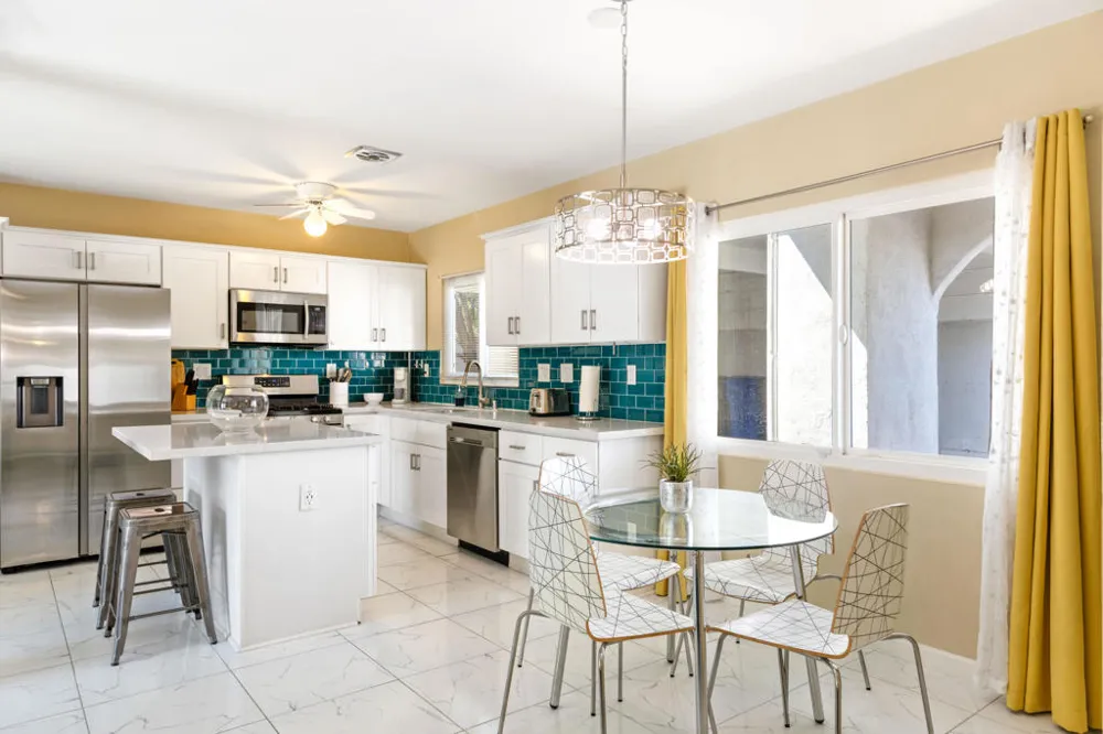 4385 E Paseo Caroleta Palm Springs, CA 92264