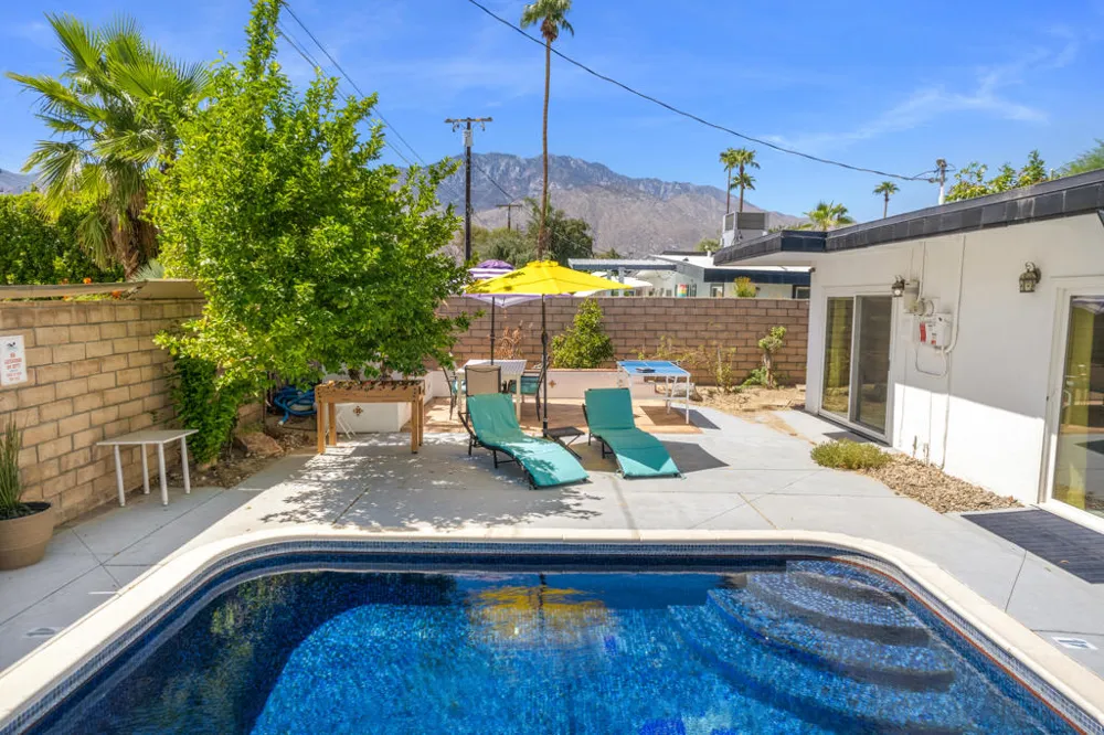 4385 E Paseo Caroleta Palm Springs, CA 92264