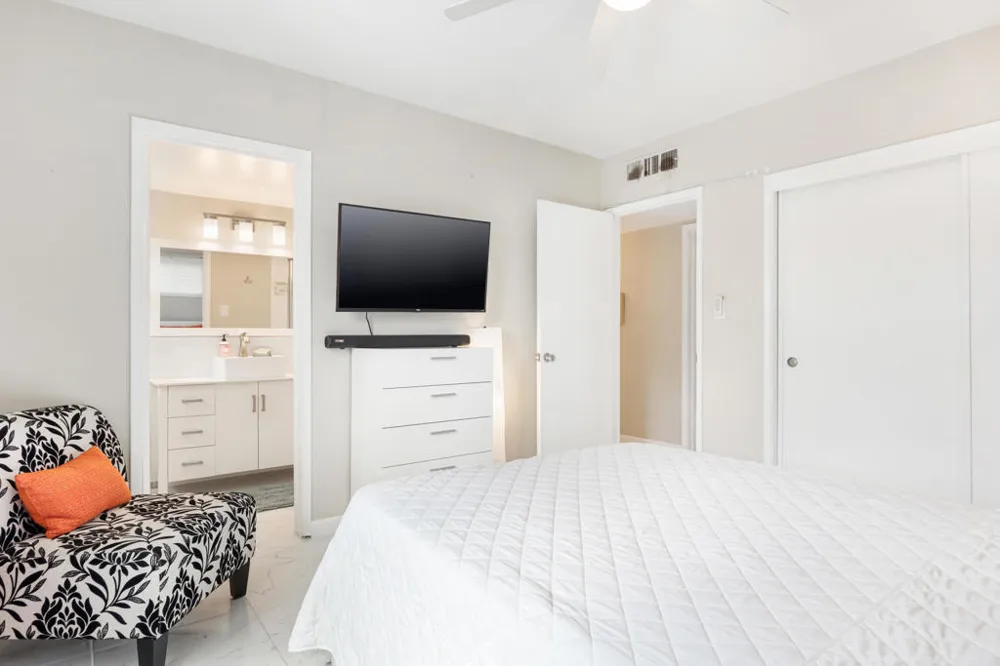 4385 E Paseo Caroleta Palm Springs, CA 92264