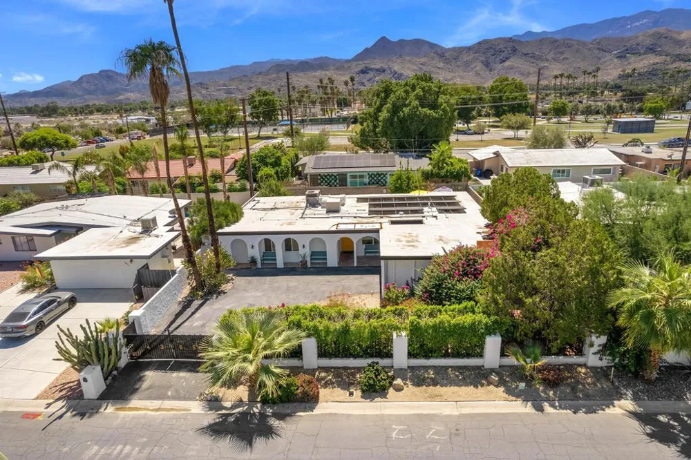 4385 E Paseo Caroleta Palm Springs, CA 92264