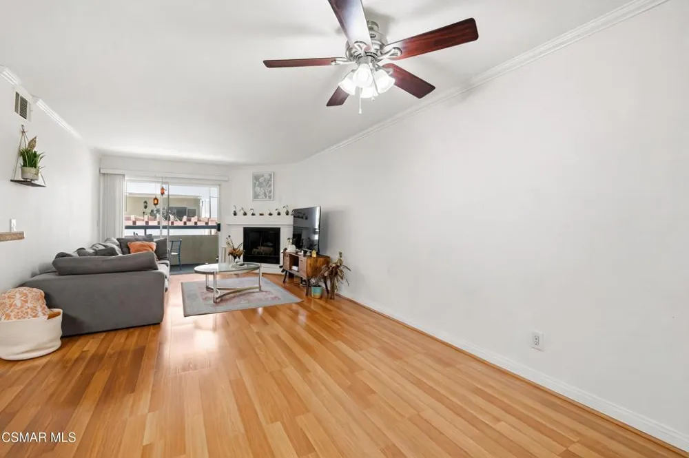 5530 Owensmouth Avenue #114 Woodland Hills, CA 91367