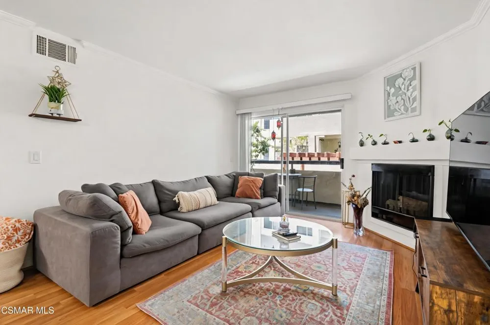 5530 Owensmouth Avenue #114 Woodland Hills, CA 91367
