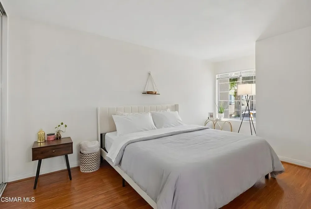 5530 Owensmouth Avenue #114 Woodland Hills, CA 91367