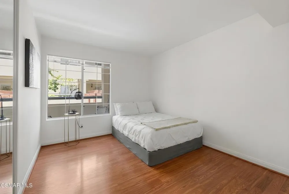 5530 Owensmouth Avenue #114 Woodland Hills, CA 91367