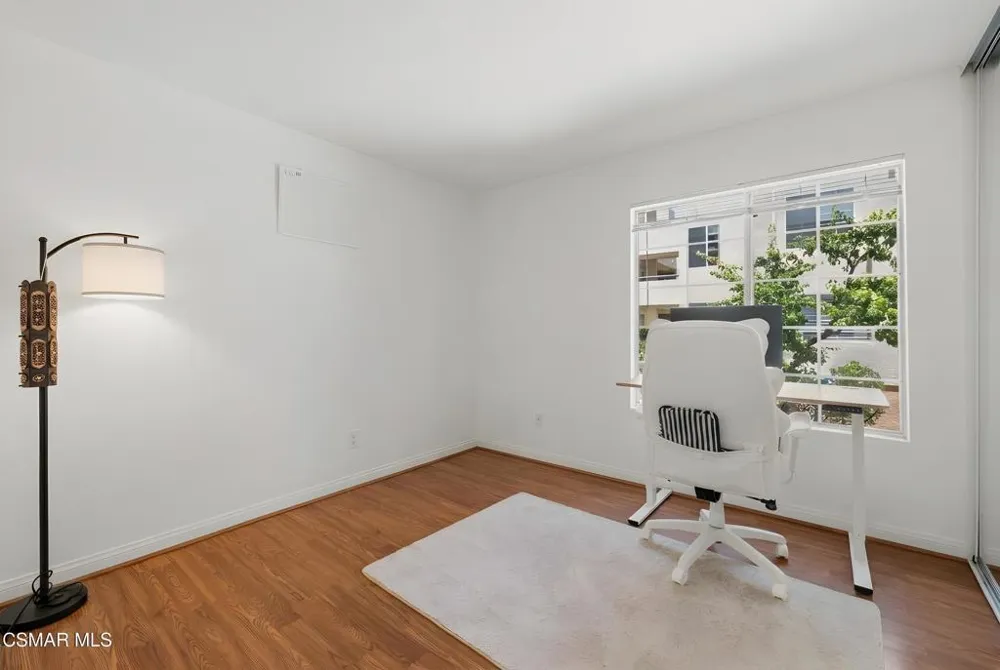 5530 Owensmouth Avenue #114 Woodland Hills, CA 91367