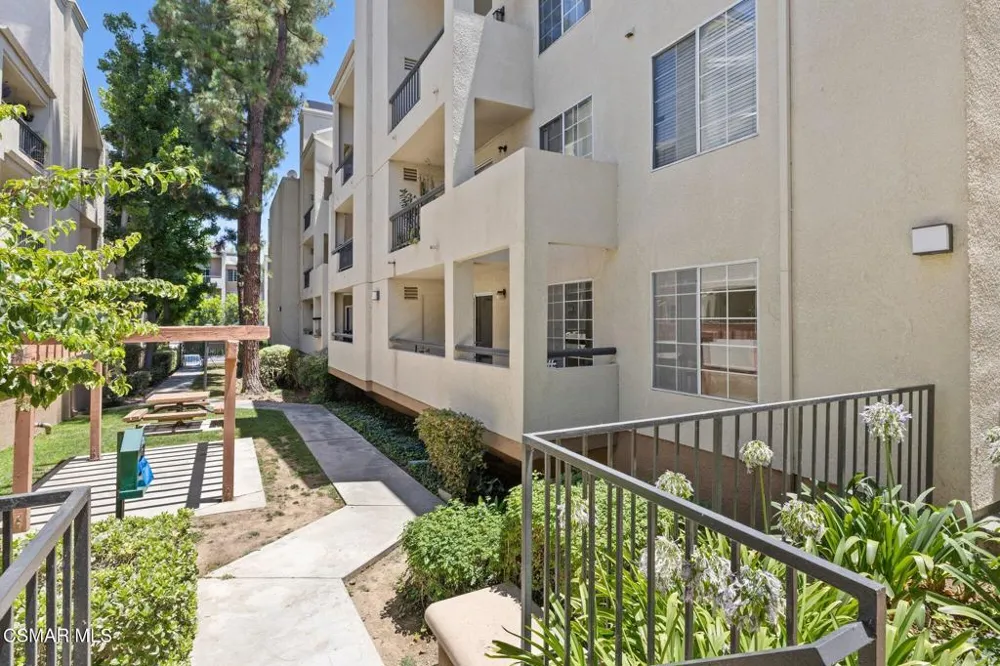 5530 Owensmouth Avenue #114 Woodland Hills, CA 91367