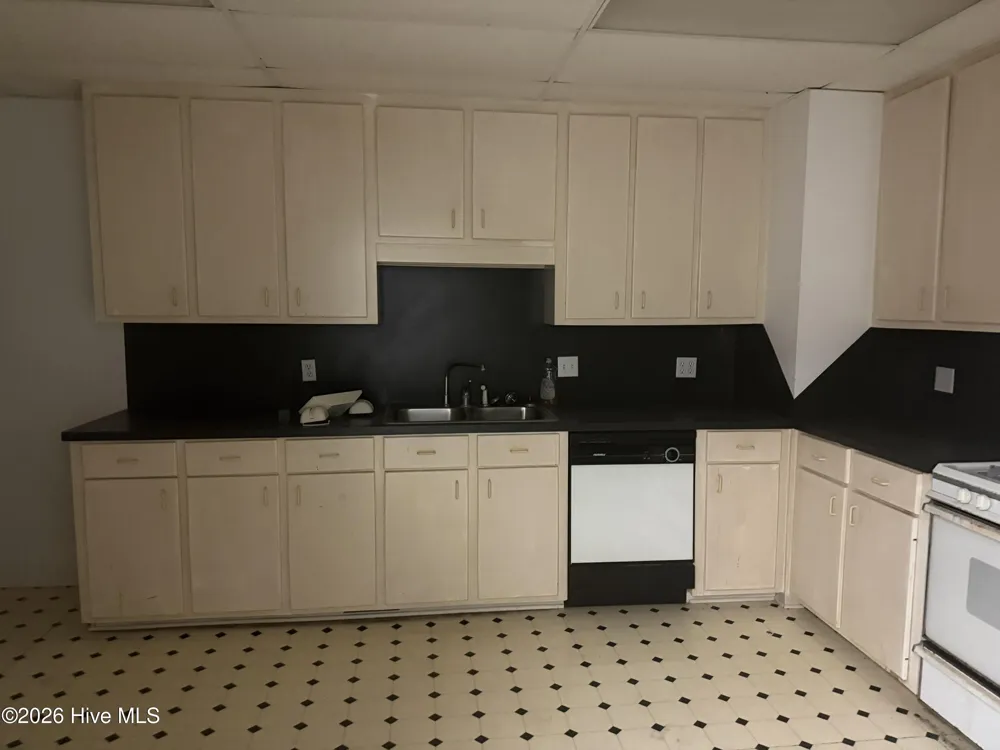 1385 John Small Avenue Washington, NC 27889