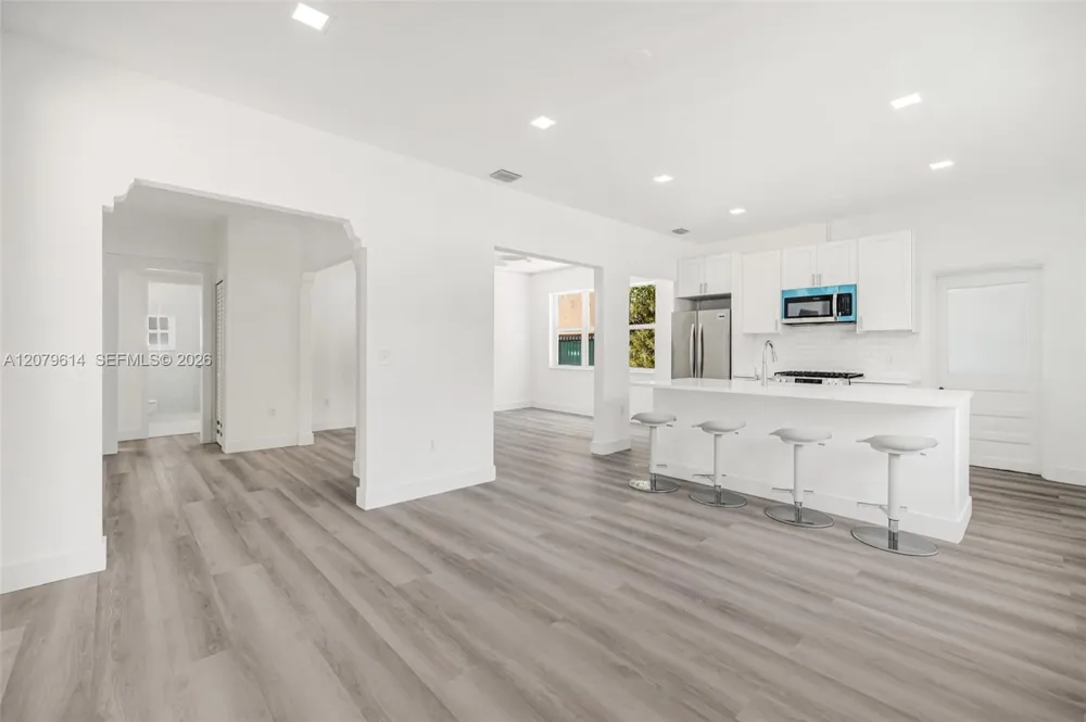 340 NE 125th St North Miami, FL 33161