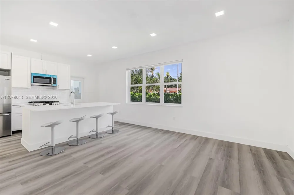 340 NE 125th St North Miami, FL 33161