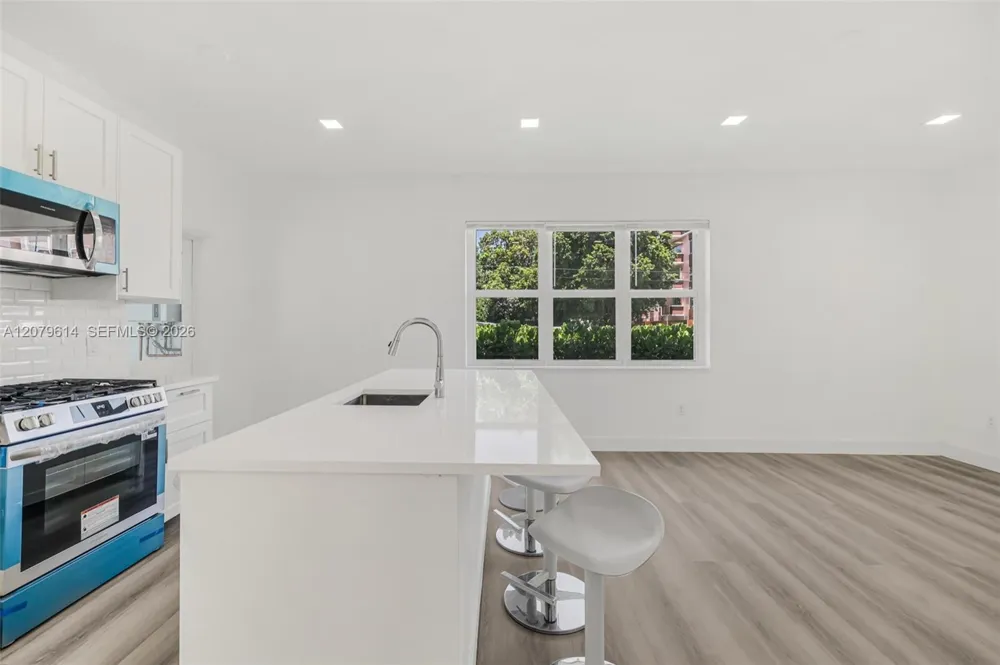 340 NE 125th St North Miami, FL 33161