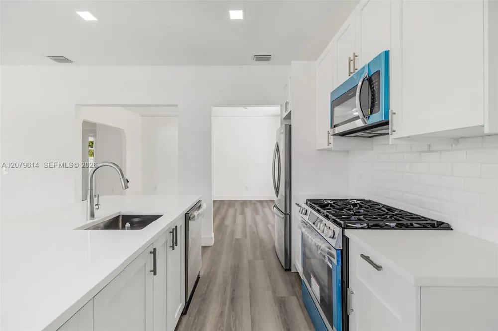 340 NE 125th St North Miami, FL 33161
