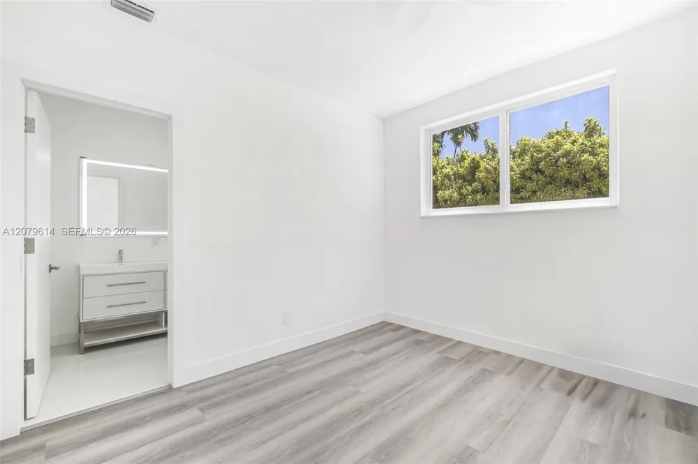 340 NE 125th St North Miami, FL 33161