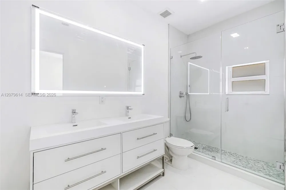 340 NE 125th St North Miami, FL 33161