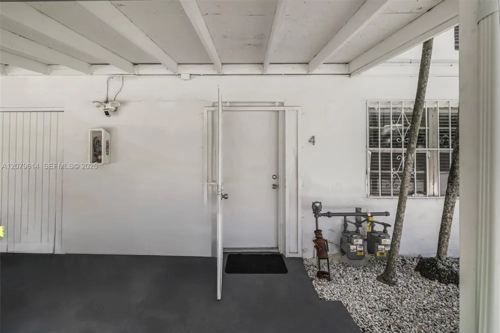 340 NE 125th St North Miami, FL 33161