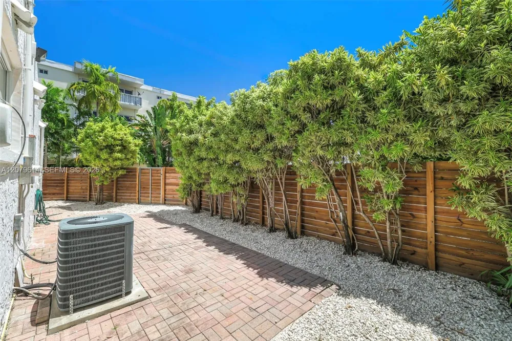 340 NE 125th St North Miami, FL 33161