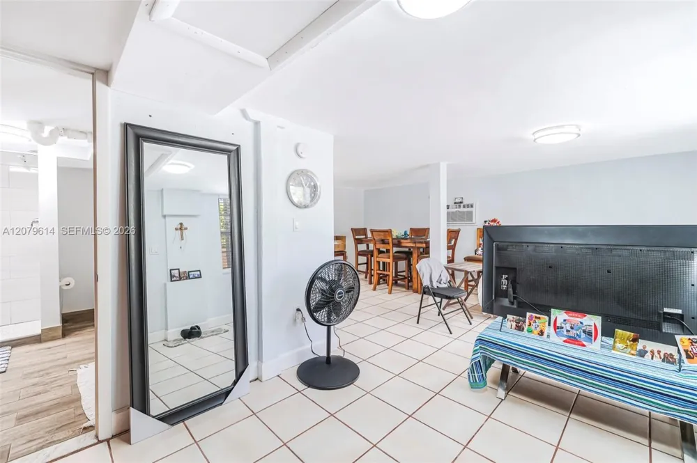 340 NE 125th St North Miami, FL 33161