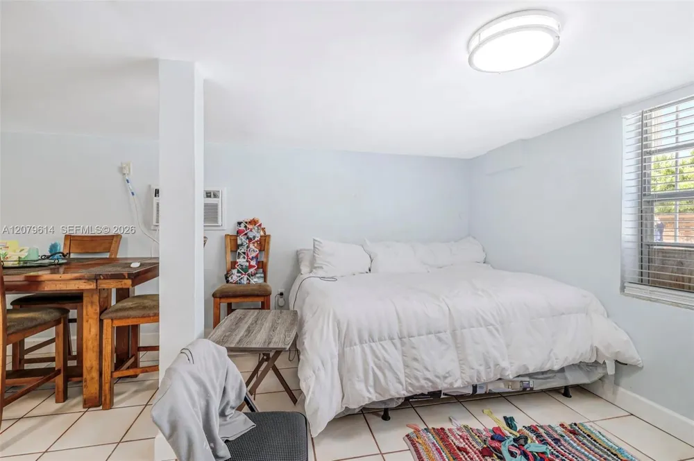 340 NE 125th St North Miami, FL 33161