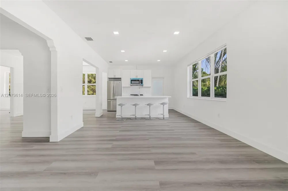 340 NE 125th St North Miami, FL 33161