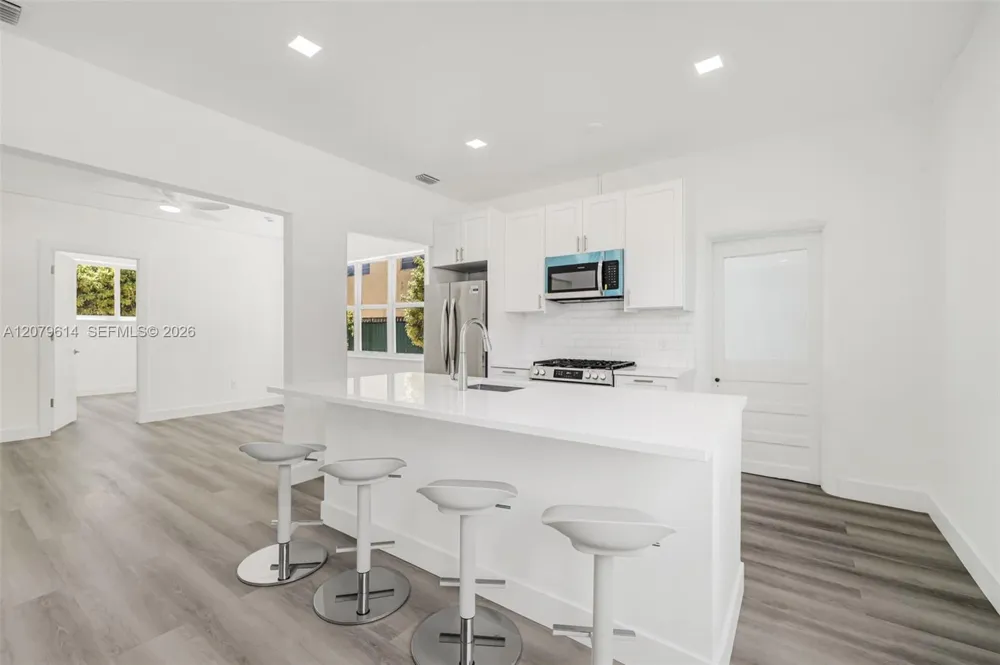 340 NE 125th St North Miami, FL 33161