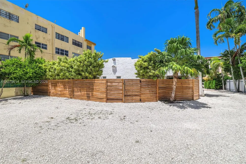 340 NE 125th St North Miami, FL 33161