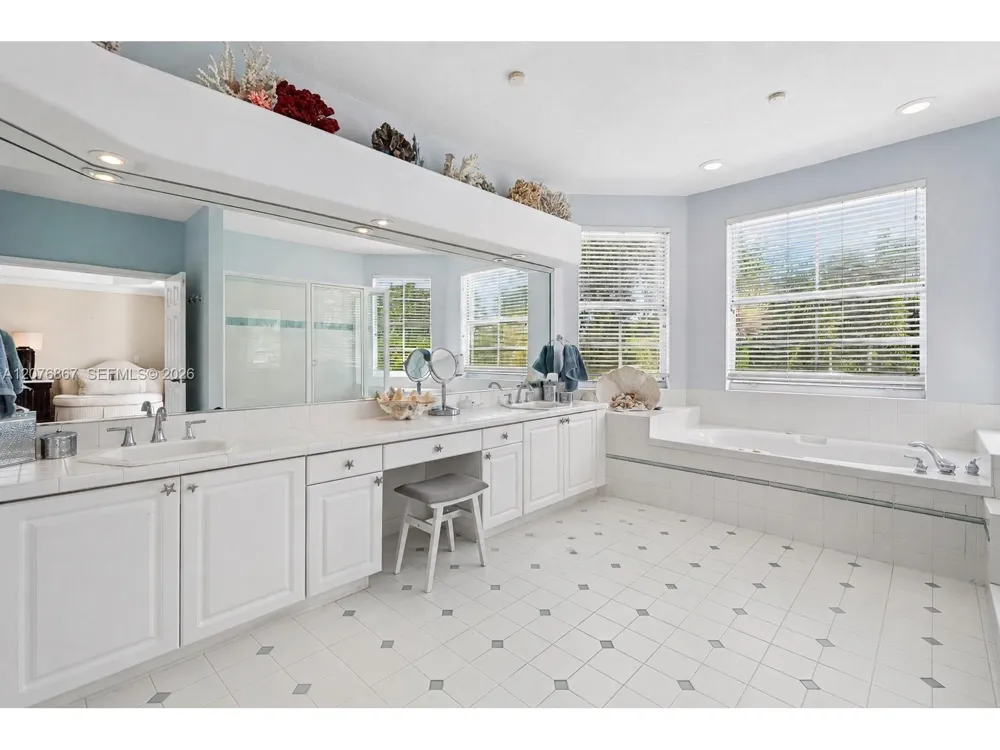 8445 SW 163rd Ter Palmetto Bay, FL 33157