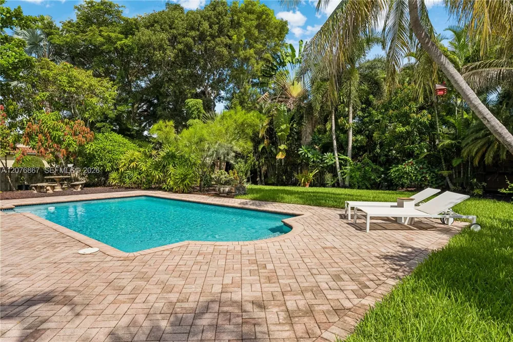 8445 SW 163rd Ter Palmetto Bay, FL 33157