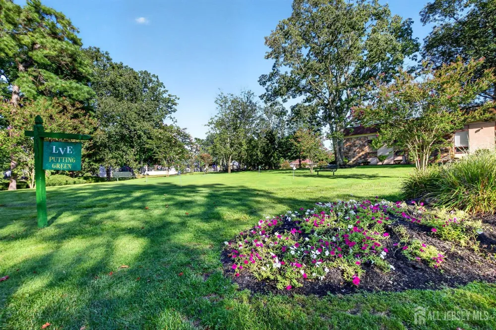 976 Aberdeen Drive Lakewood, NJ 08701