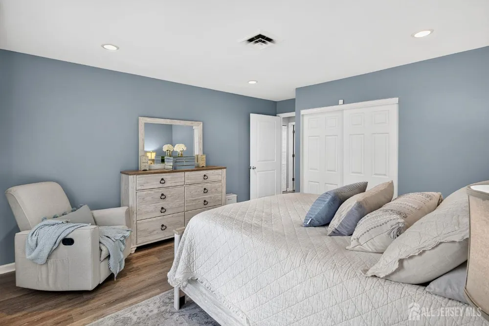 976 Aberdeen Drive Lakewood, NJ 08701