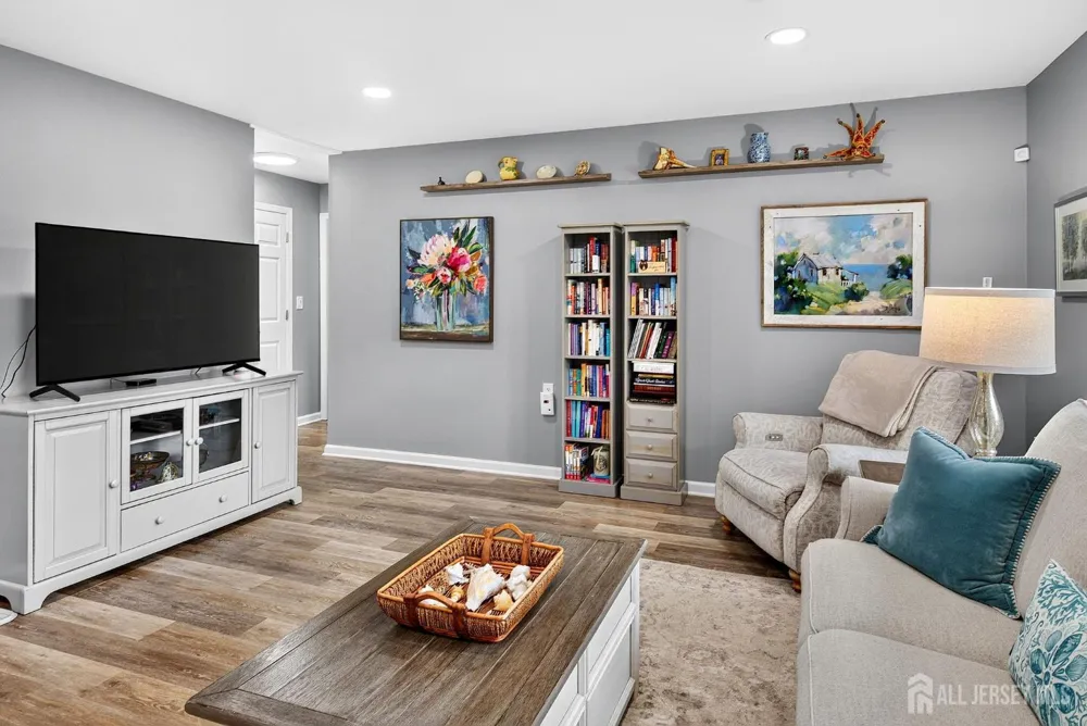 976 Aberdeen Drive Lakewood, NJ 08701